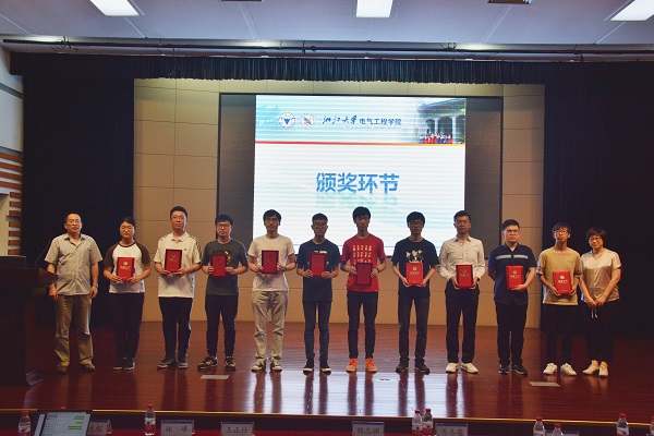 5cec8b972dc45.jpg 二等奖_副本.jpg