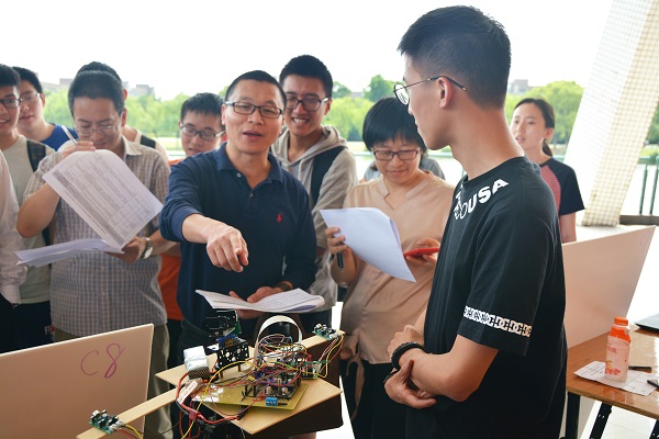 5cec8b3561cba.jpg 现场4.jpg